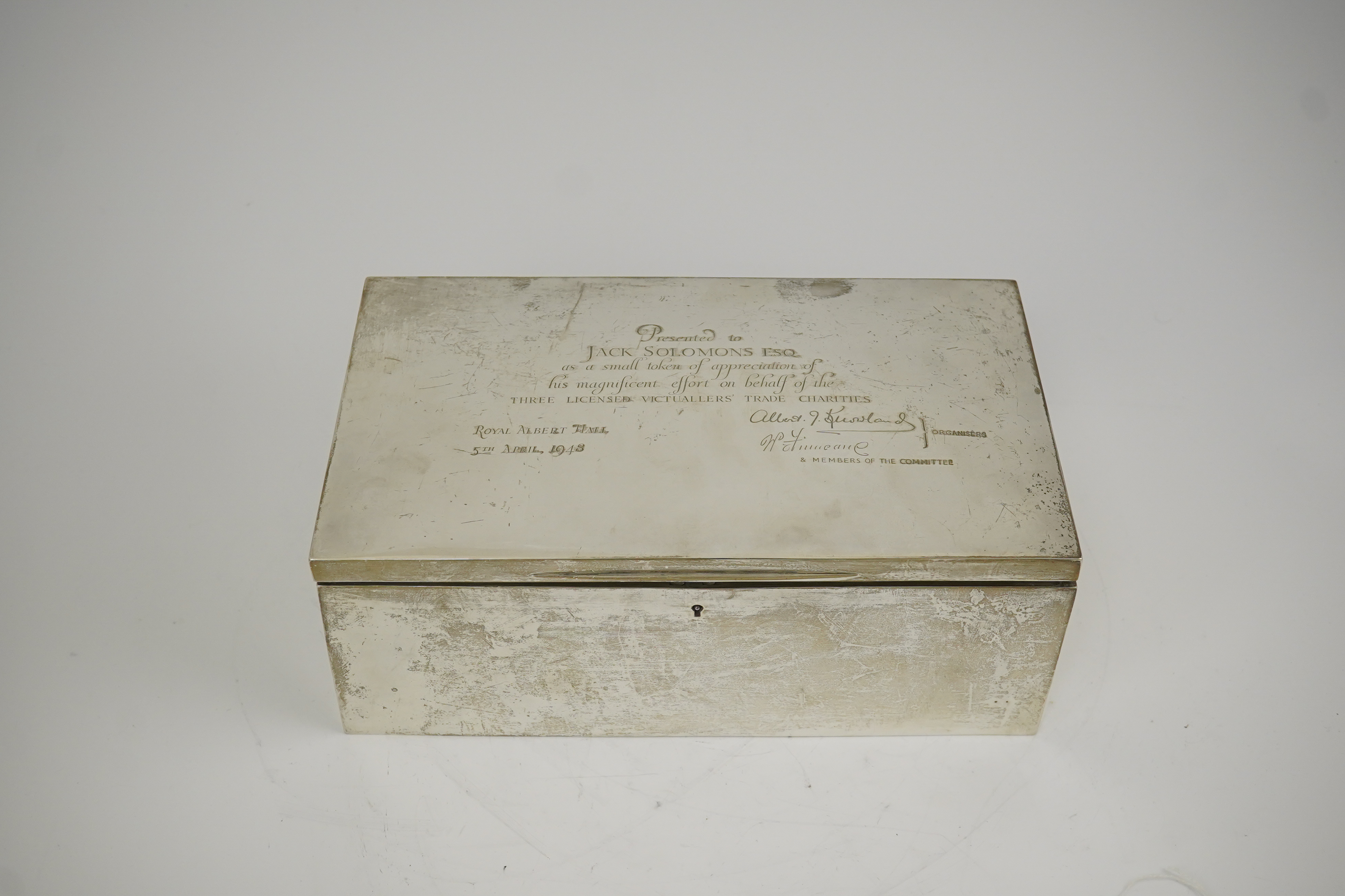 A large Edwardian silver rectangular cigar box, by Mappin & Webb